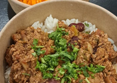 Plat en snacking dans le food truck des routardises